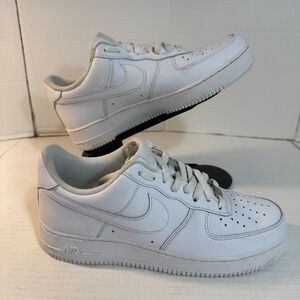 Nike Air Force 1 Mens 10 White AF1 Low Top Shoes Sneakers StreetStyle Athleisure